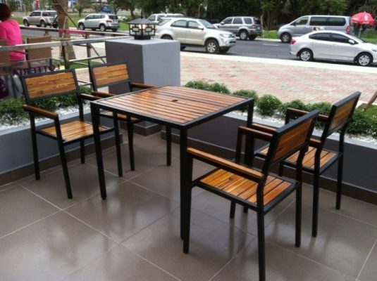 Bộ bàn ghế cà phê bằng gỗ