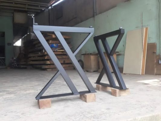 Tại sao nên chọn gia công chân bàn sắt?